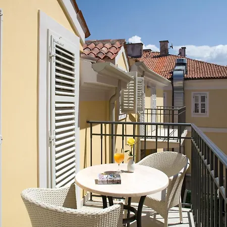 Old Town And Apartment *